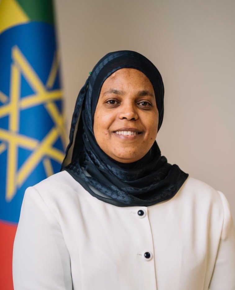 ክብርት ወ/ሮ ሙፈሪያት ካሚል የኢ.ፌ.ዲ.ሪ የፌዴሬሽን ምክር ቤት አፈ-ጉባኤ ሆነው ስለተሰየሙ እንኳን ደስ ያለዎ እያልኩ የተሳካ የሥራ ዘመን እዲሆንልዎ ከልብ እመኛለሁ፡፡ https://t.co/aq1osGprZx