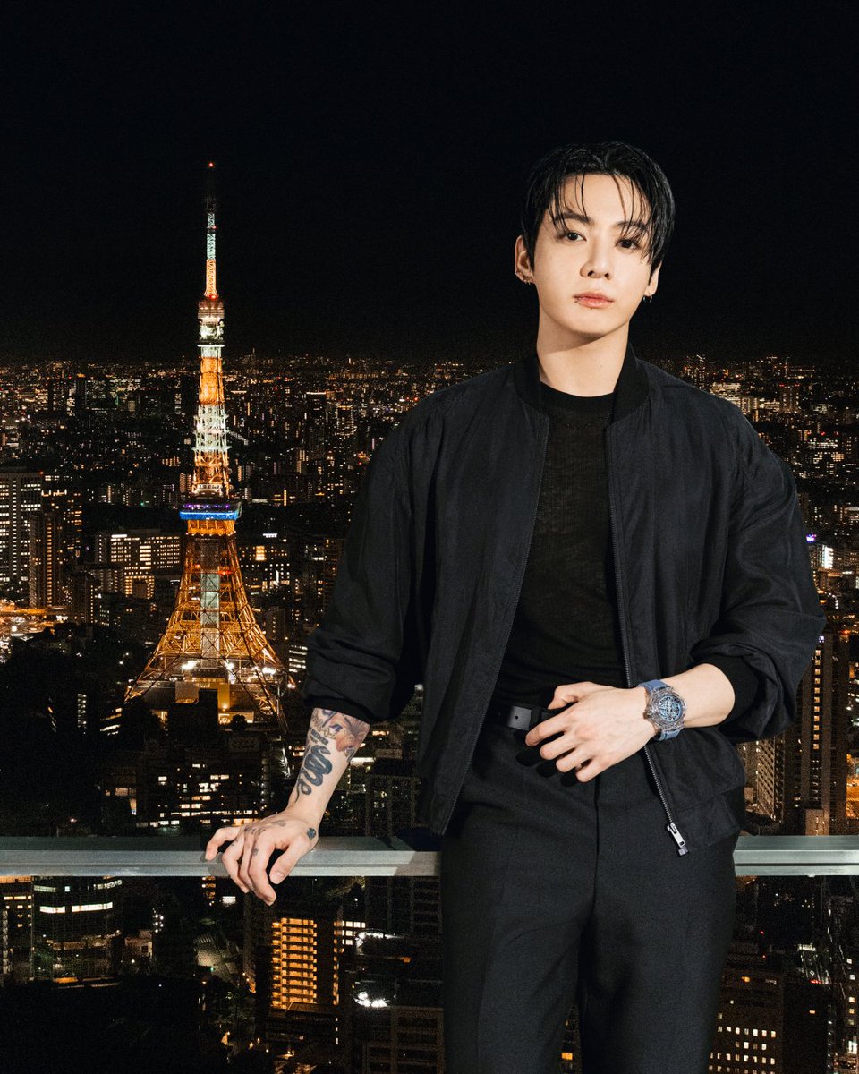 Iconic meets icon. Jung Kook steps out wearing the Big Bang Sapphire Sky Blue 44mm: https://t.co/uIRdJfCIbW #Hublot #JungKook https://t.co/v8IBSE6IOR