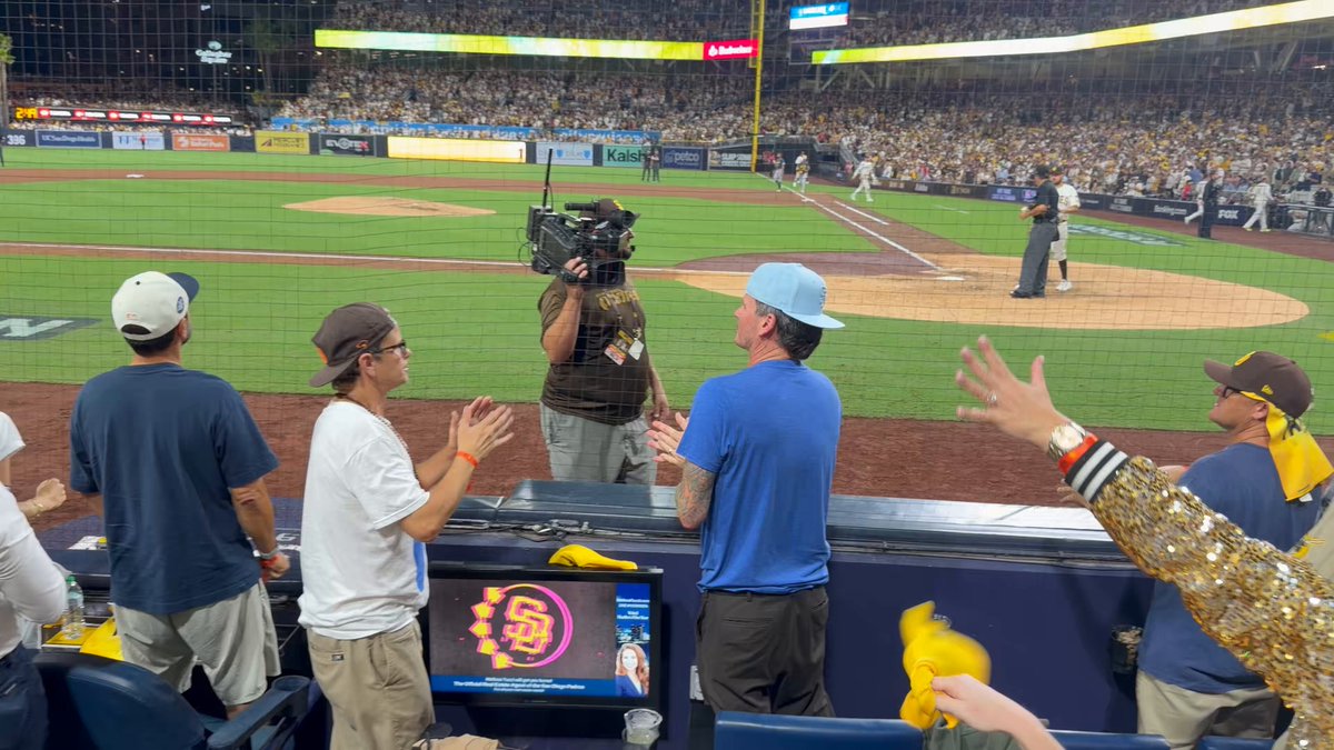 Just went to the @Padres game tonight. It’s tradition to sing “All the Small Things” at the game. Sat right behind @tomdelonge for it. Pretty surreal. (And the Padres won) https://t.co/p4RlZAXRLe