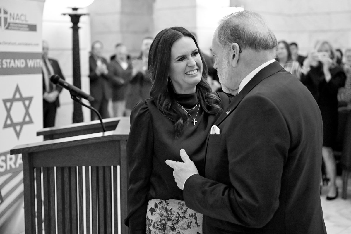 In Arkansas, we make no apology for standing with Israel. We lift up the voices that matter: the victims, the people of Israel, and those who stood beside them through some of their darkest days. Glad to have my dad @…