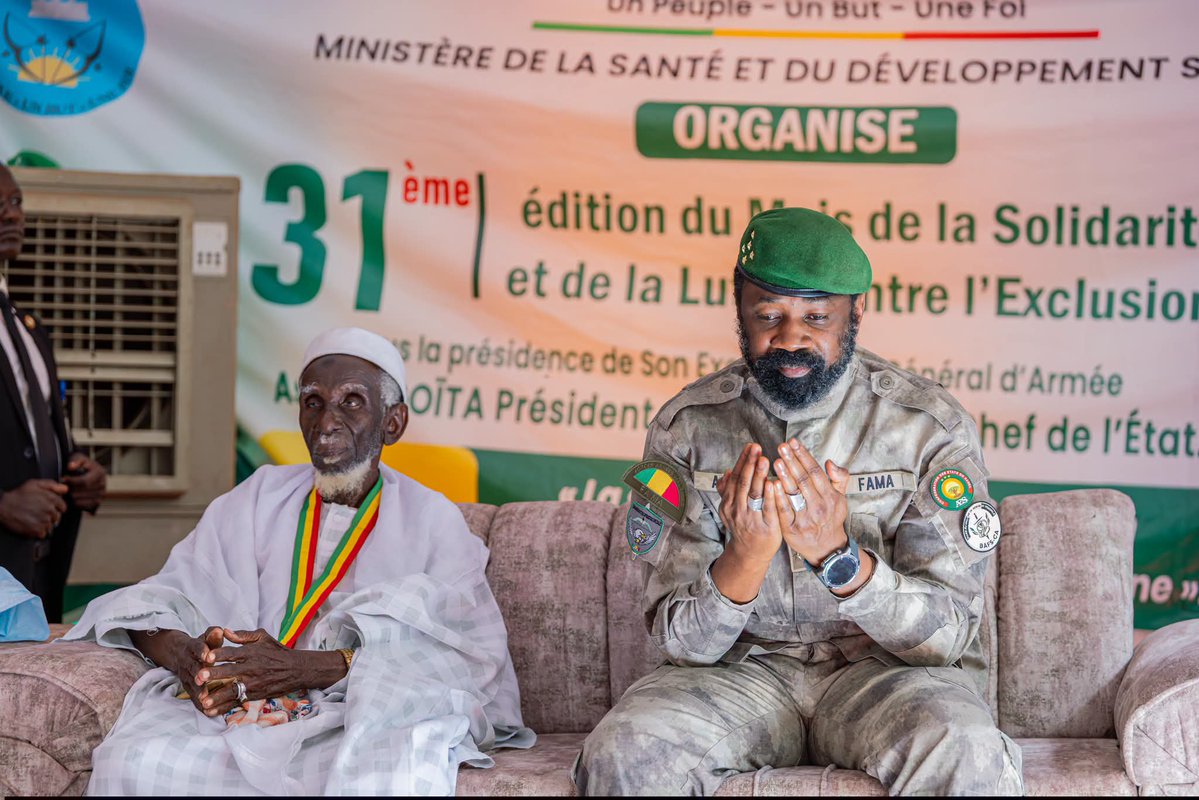 Ce jeudi, j'ai rendu visite à Namory KEÏTA, doyen d'âge du District de Bamako. 114 ans, une mémoire intacte et des prières pour la paix au Mali. Dans ce 31ᵉ Mois de la solidarité, rappelons que cette valeur ancestrale…