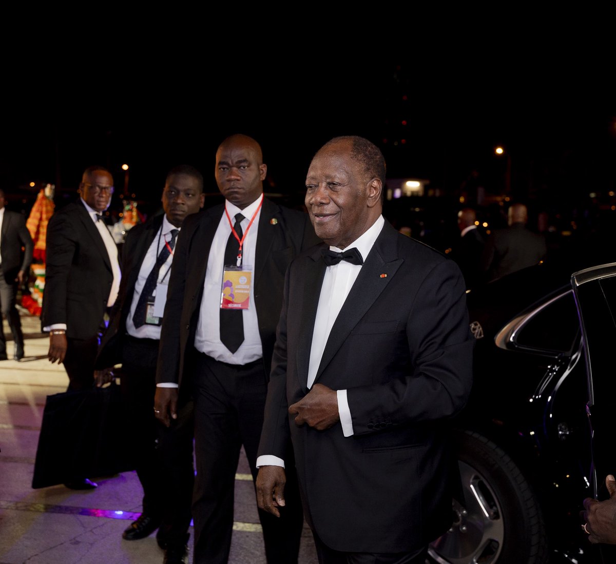 Je félicite ma chère épouse, @dominiqueouat, pour la réussite du 10ᵉ Dîner de Gala de sa Fondation Children of Africa, qui contribuera à la réalisation de la Maison de la Jeunesse à Treichville. La jeunesse demeure au…