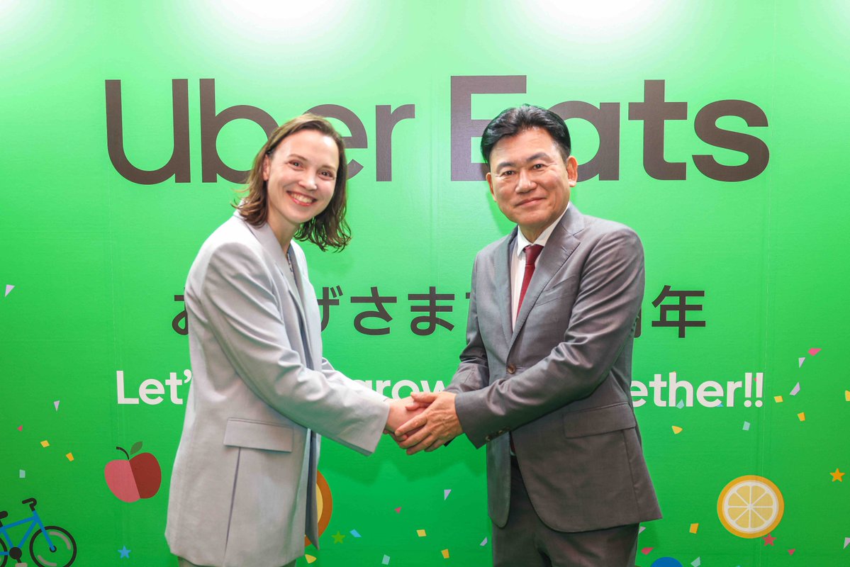 「Uber Eats」の日本でのサービス開始10周年おめでとうございます。記念すべきイベントでスピーチさせていただきました。 Uberとのコラボレーションをさらに拡大し、 「Uber Eats」での支払い時に「楽天ポイント」が使えるようになりましたので、「Uber Eats」でおトクなポイ活をお楽しみください。 https://t.co/prPLK6ltgq