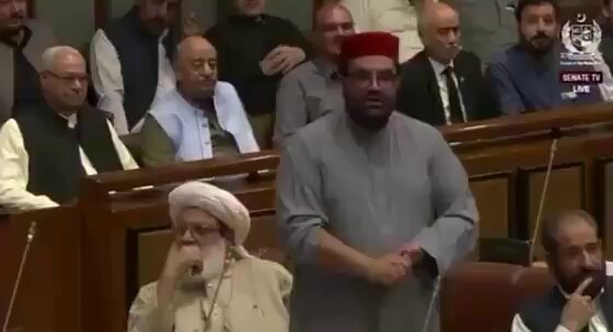 کون سا آرمی چیف ایک سیلز میں کی طرح بریف کیس میں پتھر لیکر بیچنے کیلیے نکلتا ہے؟ ہمارا آرمی چیف رئیر ارتھ منرل کے نمونے لیکر گیا یہ شرمناک بات تھی اور قوم کےساتھ پاکستان کیساتھ مذاق تھا۔ ایمل ولی خان https://t.co/fCM4…