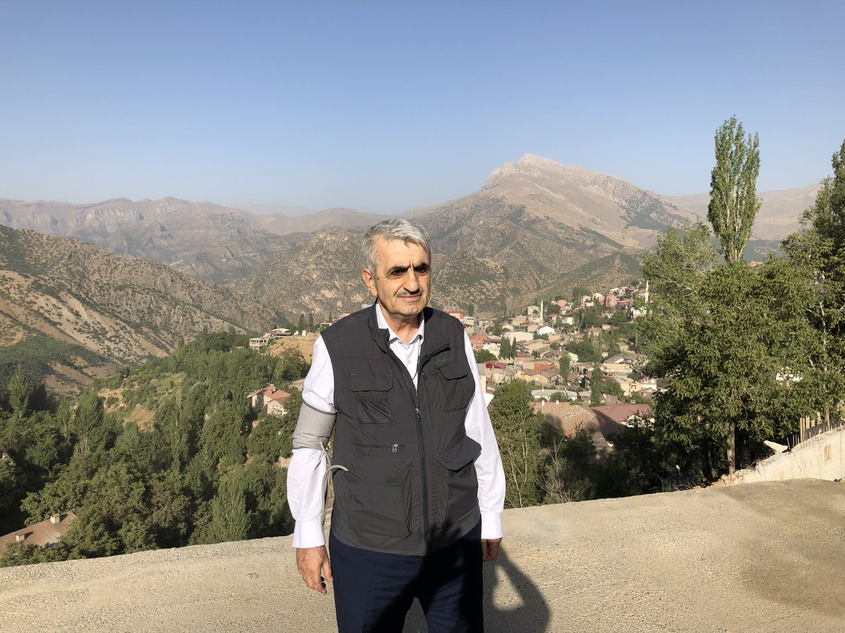 Garipçe’nin hırçın dalgalarından Gabar’ın dağlarına, penceresiz atölyelerden gökyüzüne uzanan adanmış bir ömür… ​Rehberimiz, yol arkadaşımız, merhum babamız Özdemir Bayraktar’ı rahmet ve derin bir özlemle anıyorum. Ru…