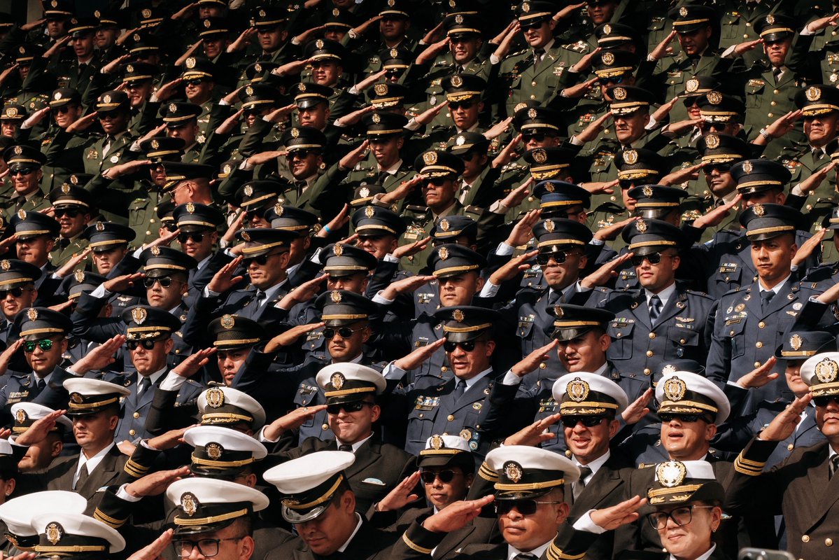En el Día de las Fuerzas Armadas de Honduras, expreso mi reconocimiento y gratitud a cada hombre y mujer que sirve a nuestra Patria con honor, disciplina y lealtad. Como presidente y comandante general, reafirmo mi co…