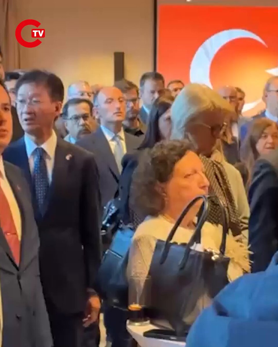 Japonya’nın Ankara Büyükelçisi Masami Tamura, katıldığı bir resepsiyonda İstiklal Marşı’nı ezberden okurken görüntülendi. Tamura, “Bir yıl içerisinde öğrendim. Bu benim için onur” yanıtını verdi. (Cumhuriyet) https://…