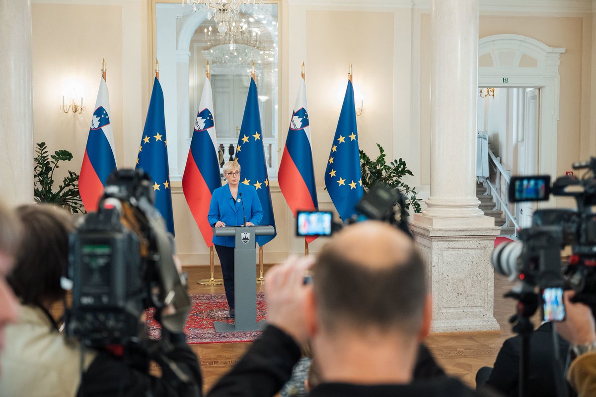 🇸🇮 Na nedeljski državni proslavi ob #dansuverenosti ne morem sodelovati. Za takšno potezo sem se odločila z grenkobo v srcu, a iz tehtnega razloga: ker ne pristajam na spreminjanje zgodovinskih dejstev, izključevanj…