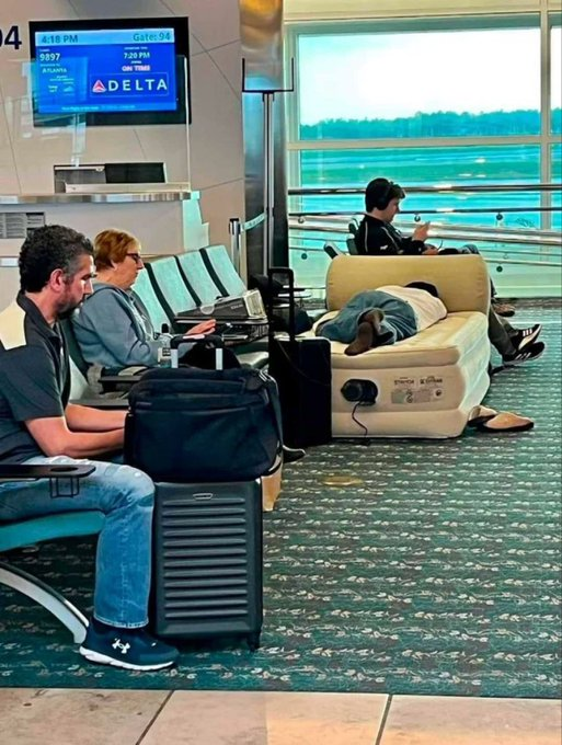 this man is living in the future https://t.co/Km6VQCPd0x