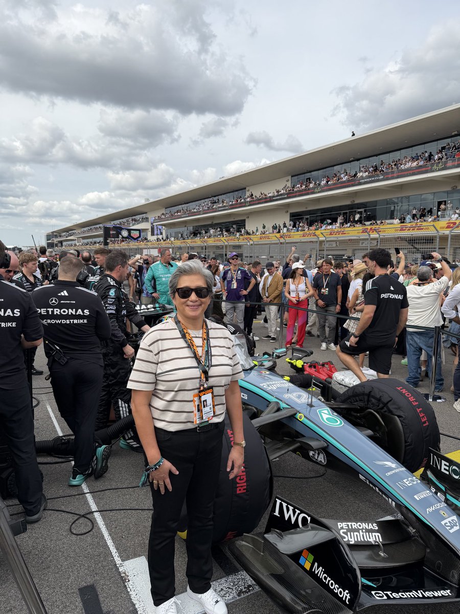 Wonderful day at the track! Congratulations to Kimi Antonelli and the entire @MercedesAMGF1 team on a fantastic victory at #AustinGP! 👏 https://t.co/FhkFMepzVn