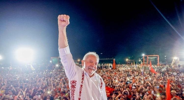 Muchas felicidades Presidente @LulaOficial y al hermano pueblo brasileño por esta histórica victoria. Triunfó la justicia, la perseverancia y la voluntad de defender la soberanía. Ratificamos la disposición de continu…