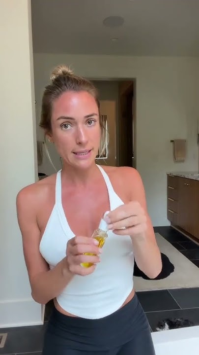 The @Uncommon James face oil + gua sha duo are my beauty secret weapon 🙌🏻