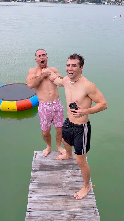 Keep singing or you'll fall in the water 😂😰💦