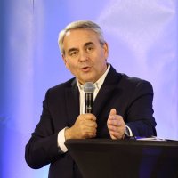 Xavier Bertrand, Divers droite